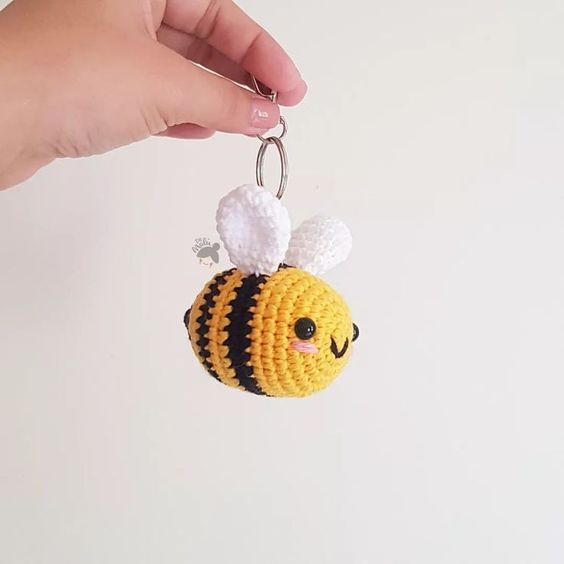 bee key chain claire high heels shoes